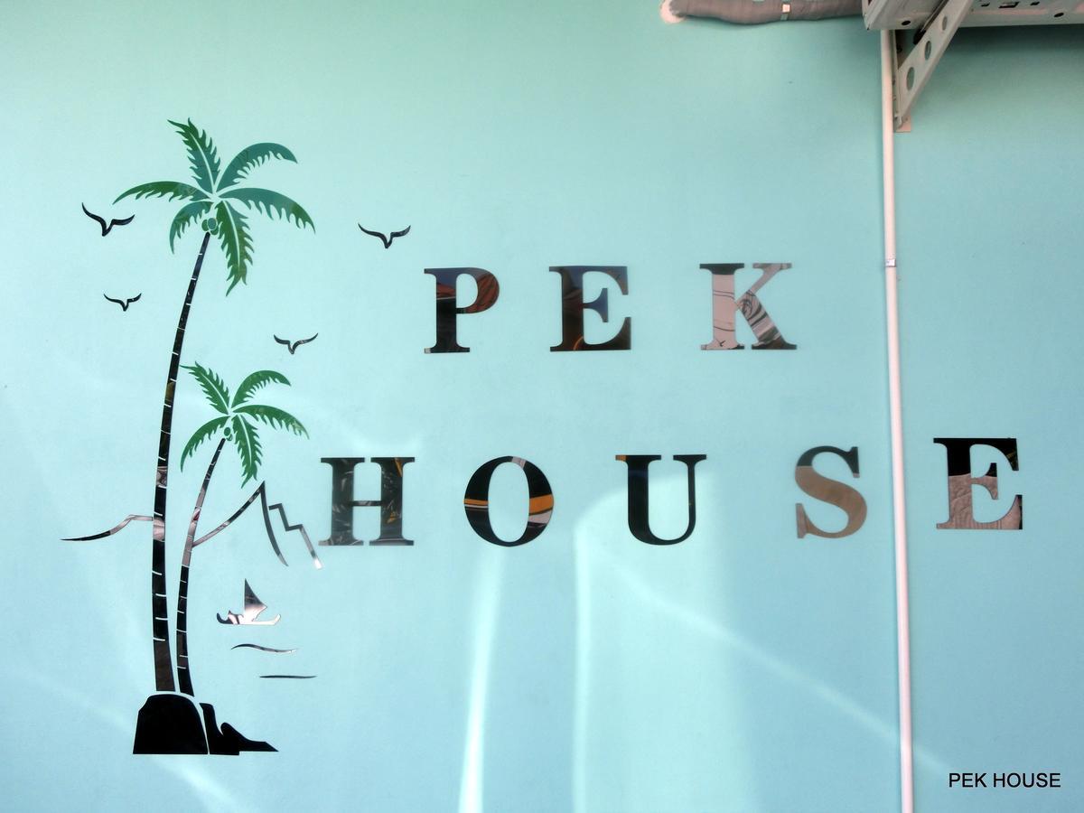 Apartamento Pek House Phuket Exterior foto