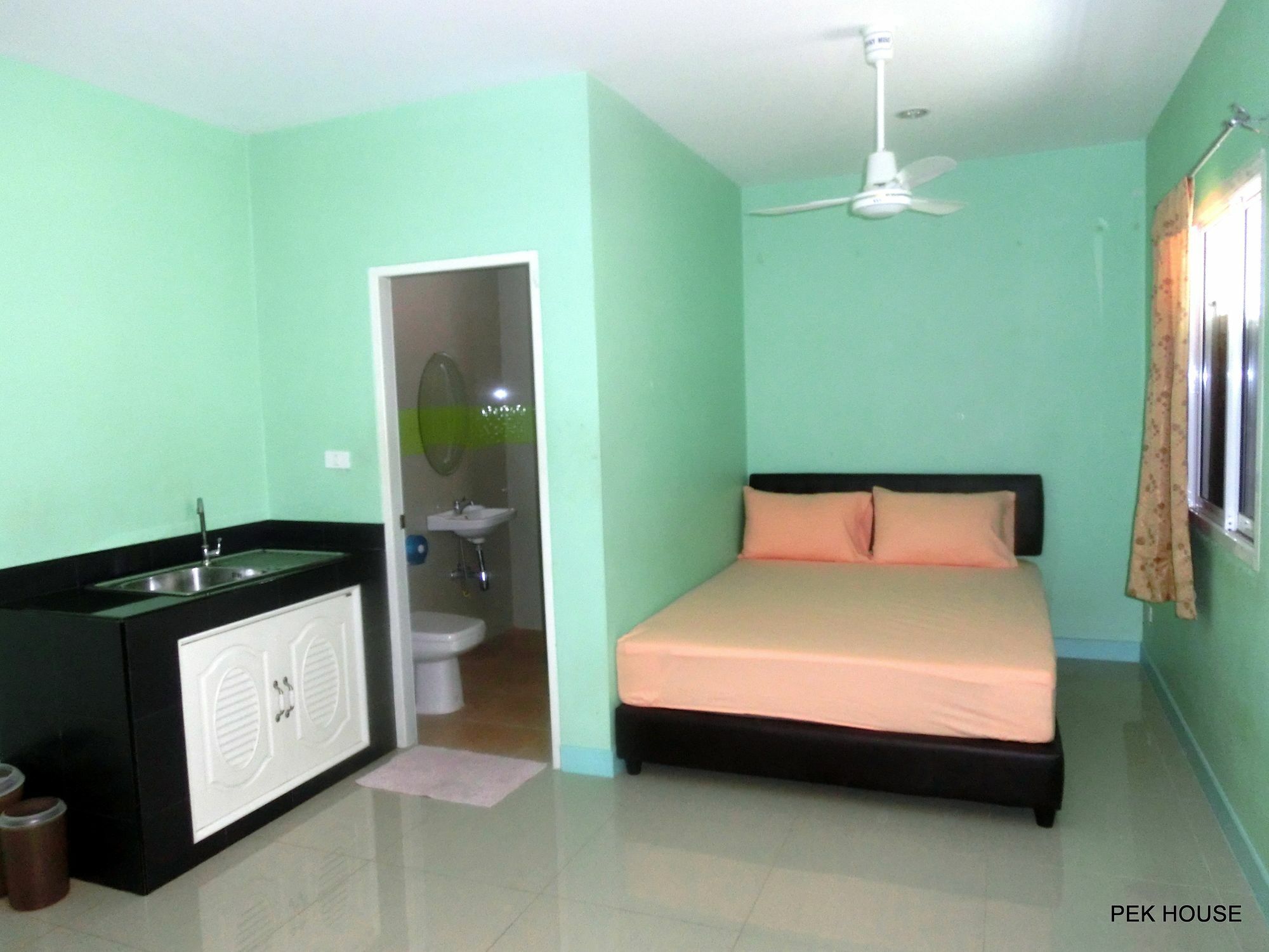 Apartamento Pek House Phuket Exterior foto